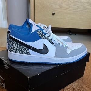 Nike Men's Blue and Gray Sneakers